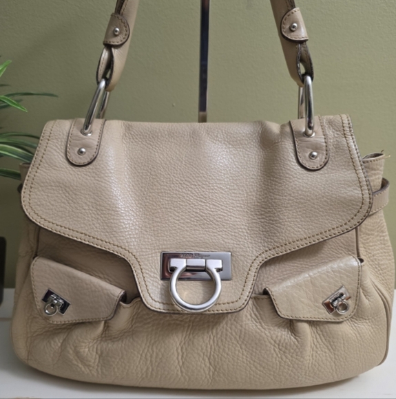 Salvatore Ferragamo | Beige Pebbled Leather Shoulder Bag - Picture 2 of 12